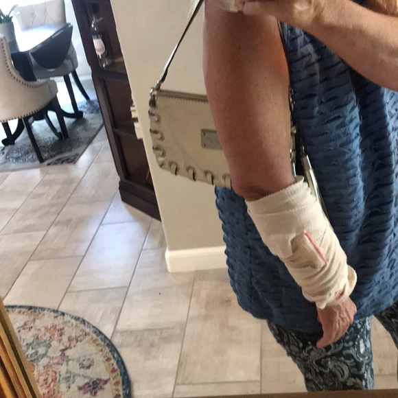 Michael Kors clutch bag. Very nice bag! Gold - Picture 15 of 16